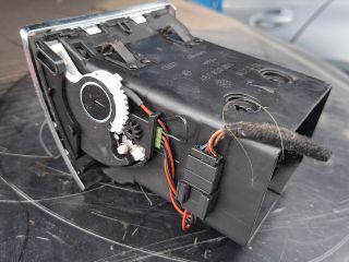 bontott AUDI A8 Középső Bal Szellőző