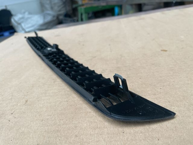 bontott AUDI A8 Középső Szellőző