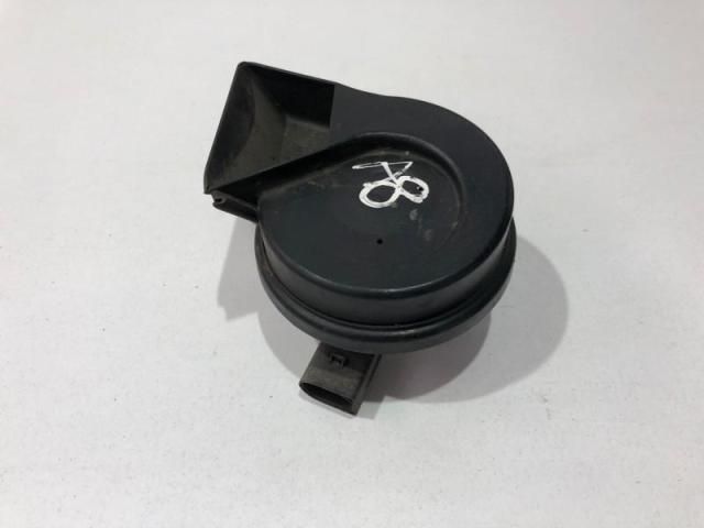 bontott AUDI A8 Kürt