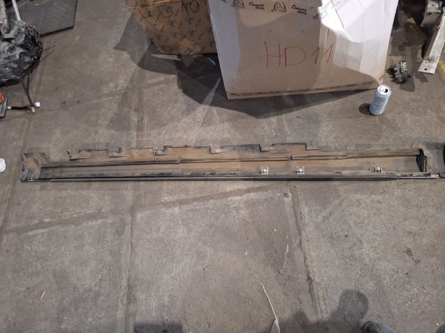 bontott AUDI A8 Küszöb Burkolat