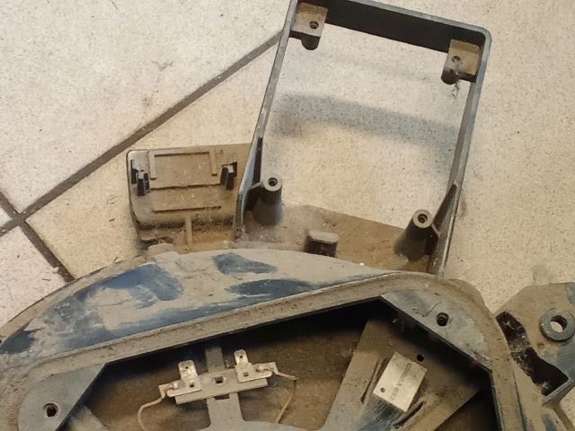 bontott AUDI A8 Mélynyomó Hangszóró