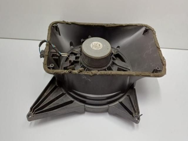 bontott AUDI A8 Mélynyomó Hangszóró