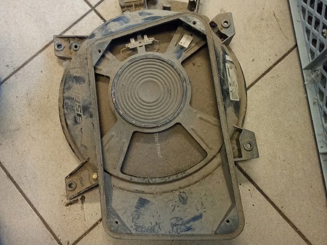 bontott AUDI A8 Mélynyomó Hangszóró