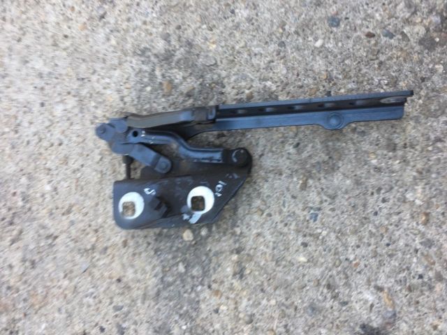 bontott AUDI A8 Motorháztető Bal Zsanér