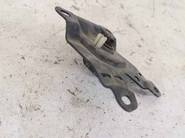 bontott AUDI A8 Motorháztető Biztonsági Kampó