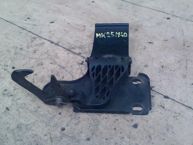 bontott AUDI A8 Motorháztető Biztonsági Kampó