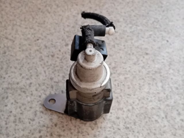 bontott AUDI A8 Nyomástartó Szelep