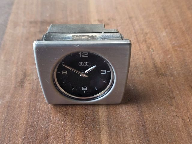 bontott AUDI A8 Óra (Időmérő)