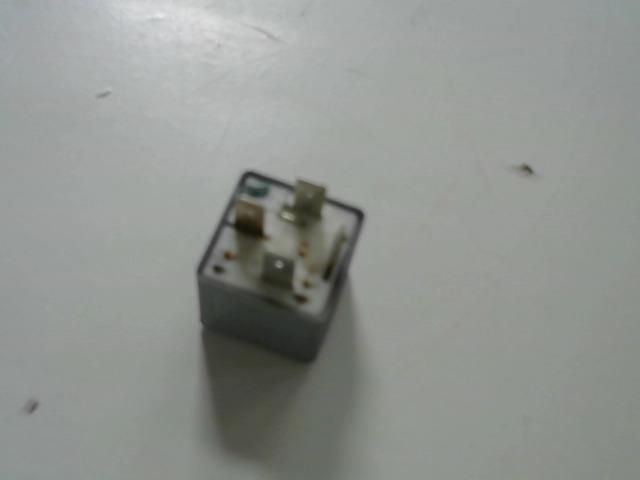 bontott AUDI A8 Relé