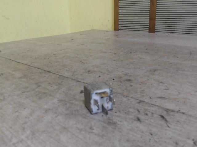 bontott AUDI A8 Relé