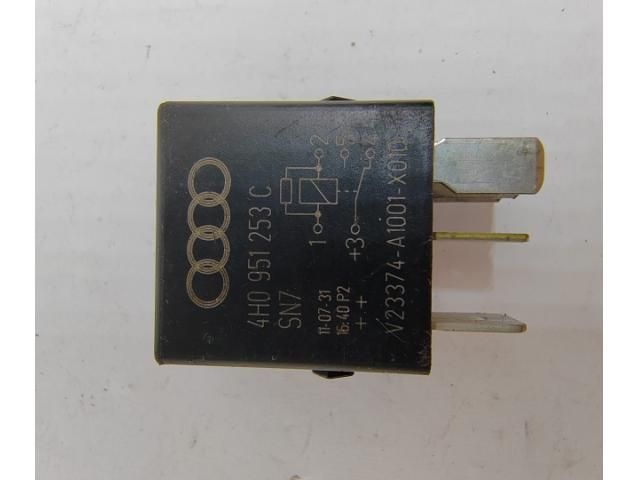 bontott AUDI A8 Relé