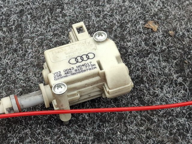 bontott AUDI A8 Tankajtó Nyitó Kar / Gomb