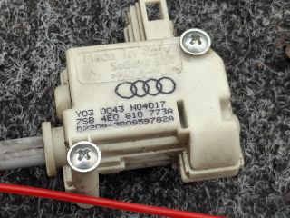 bontott AUDI A8 Tankajtó Nyitó Kar / Gomb