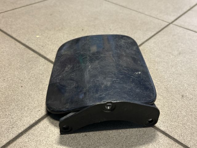 bontott AUDI A8 Tankajtó