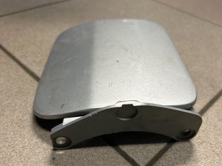 bontott AUDI A8 Tankajtó