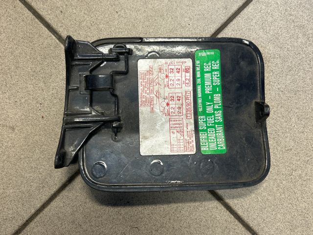 bontott AUDI A8 Tankajtó