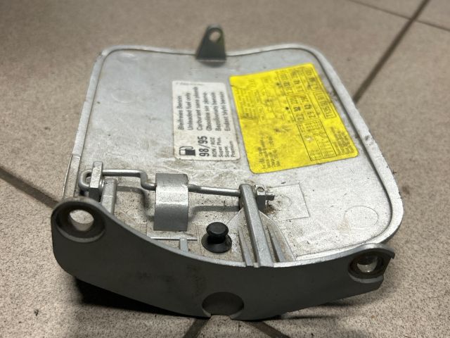 bontott AUDI A8 Tankajtó