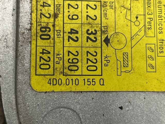 bontott AUDI A8 Tankajtó