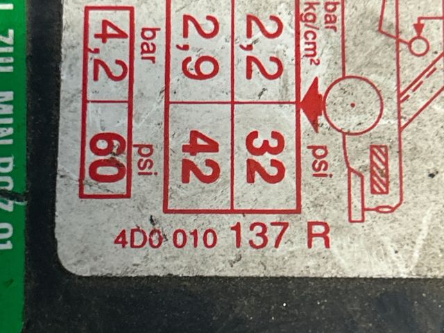 bontott AUDI A8 Tankajtó