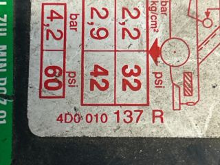 bontott AUDI A8 Tankajtó