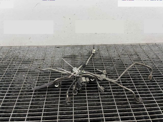 bontott AUDI A8 Üzemanyagcső