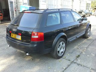 bontott AUDI ALLROAD Csomagtérajtó (Részeivel)