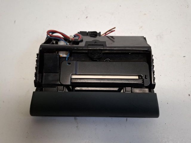 bontott AUDI ALLROAD Első Hamutartó