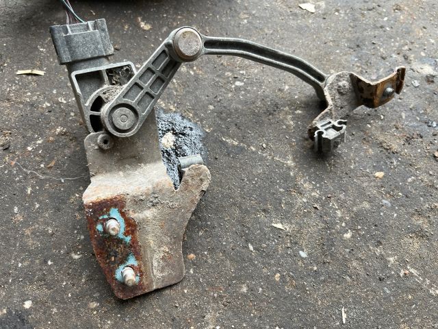 bontott AUDI ALLROAD Hátsó Xenon Szintszabályzó Jeladó