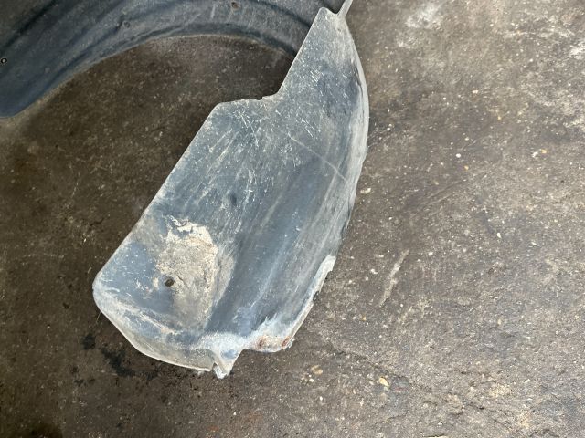 bontott AUDI ALLROAD Jobb első Dobbetét (Kerékjárati, Műanyag)