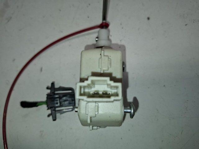 bontott AUDI ALLROAD Központizár Motor Tankajtó