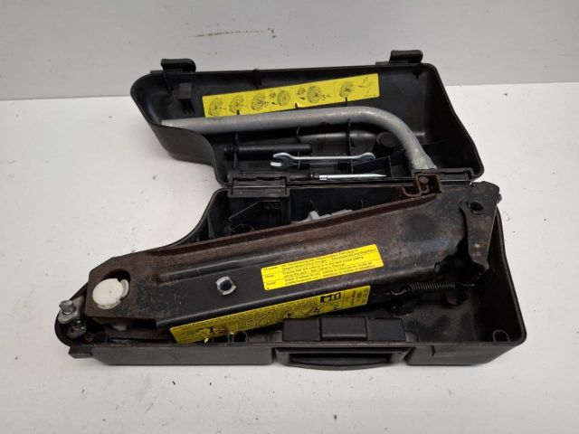 bontott AUDI ALLROAD Pótkerék Szerszámtartó