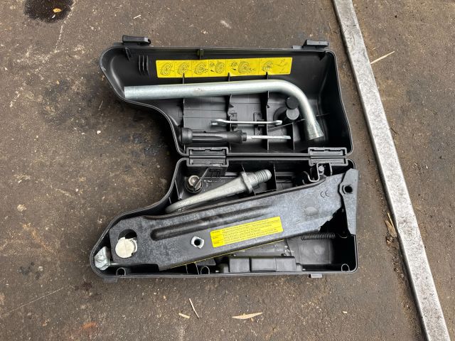 bontott AUDI ALLROAD Szerszámkészlet