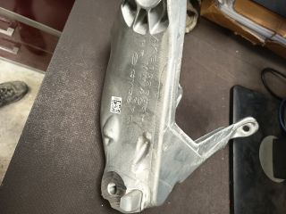 bontott AUDI E-TRON Motor Tartó Bak (Fém)