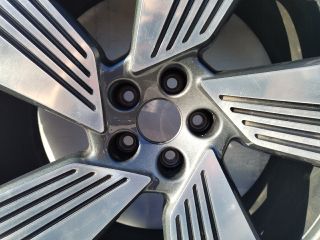 bontott AUDI E-TRON Alufelni (1 db)
