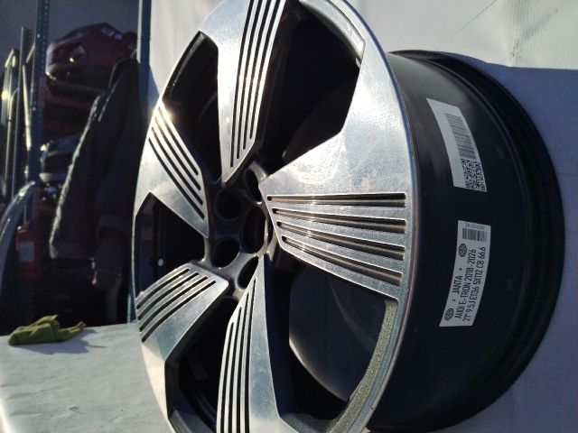 bontott AUDI E-TRON Alufelni (1 db)