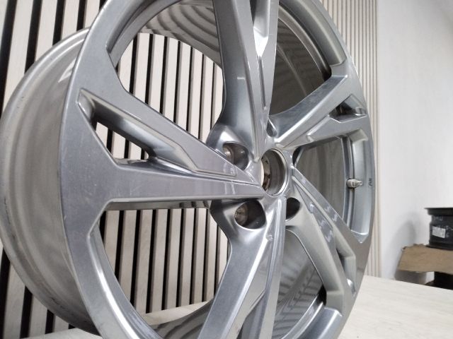 bontott AUDI E-TRON Alufelni (1 db)