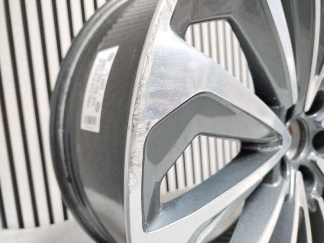 bontott AUDI E-TRON Alufelni Szett