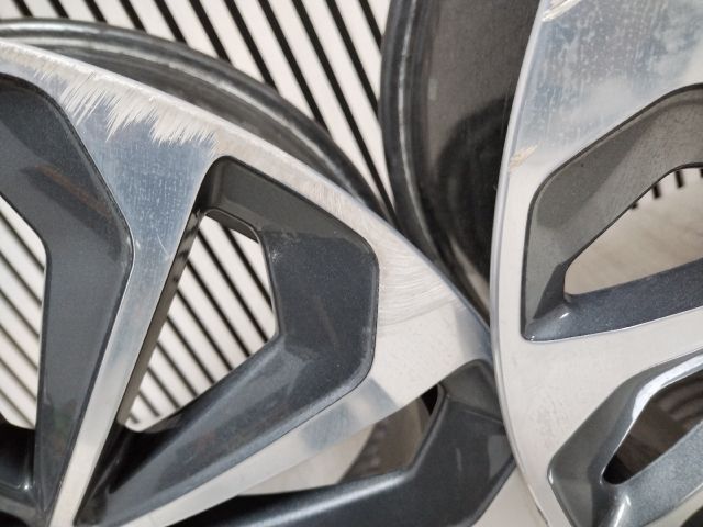 bontott AUDI E-TRON Alufelni Szett