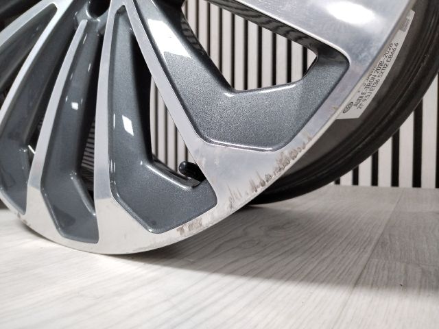 bontott AUDI E-TRON Alufelni Szett