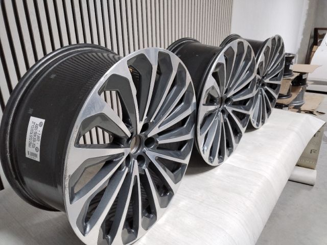 bontott AUDI E-TRON Alufelni Szett