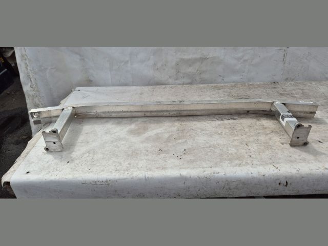 bontott AUDI E-TRON Első Lökhárító Merevítő (Fém)