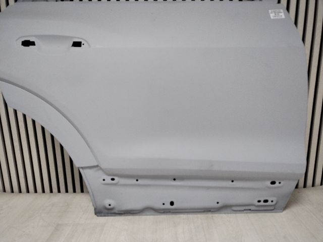 bontott AUDI E-TRON Jobb hátsó Ajtó (Üres lemez)