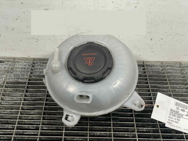 bontott AUDI Q2 Kiegyenlítő Tartály