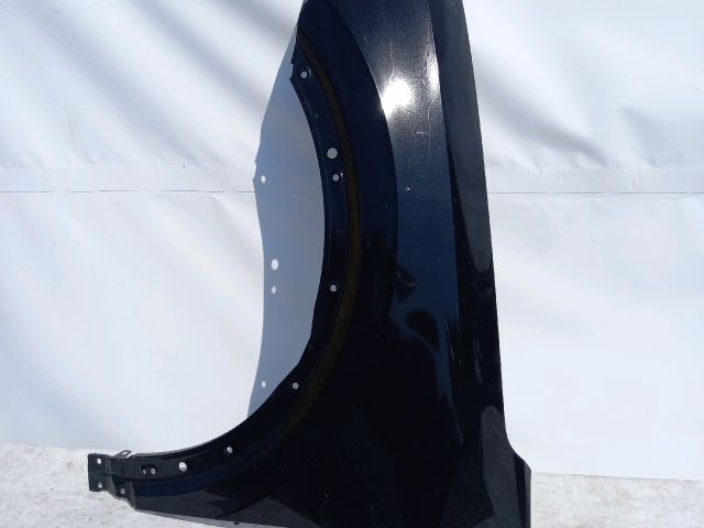 bontott AUDI Q2 Bal első Sárvédő