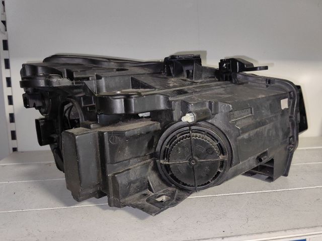 bontott AUDI Q2 Bal Fényszóró