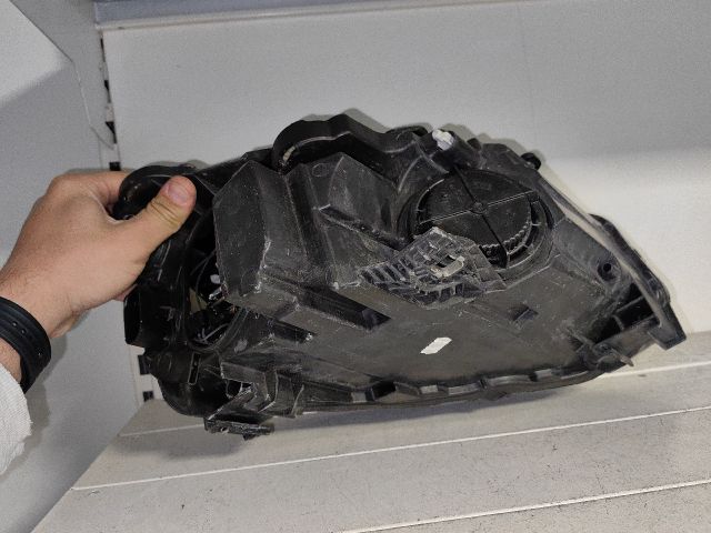 bontott AUDI Q2 Bal Fényszóró