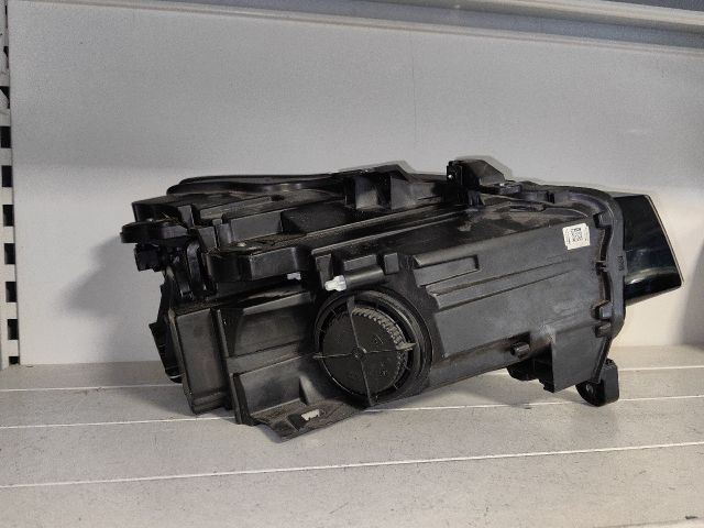 bontott AUDI Q2 Bal Fényszóró