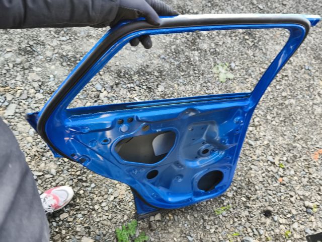 bontott AUDI Q2 Bal hátsó Ajtó (Üres lemez)