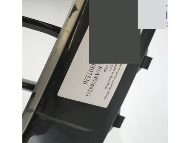 bontott AUDI Q2 Bal Ködlámpa Rács