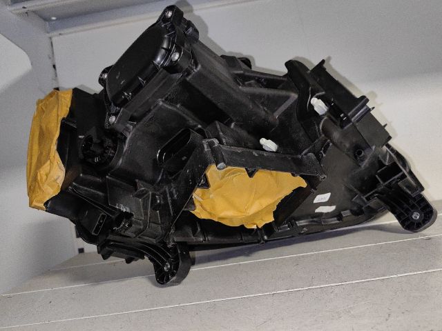 bontott AUDI Q2 Bal Ledes Fényszóró